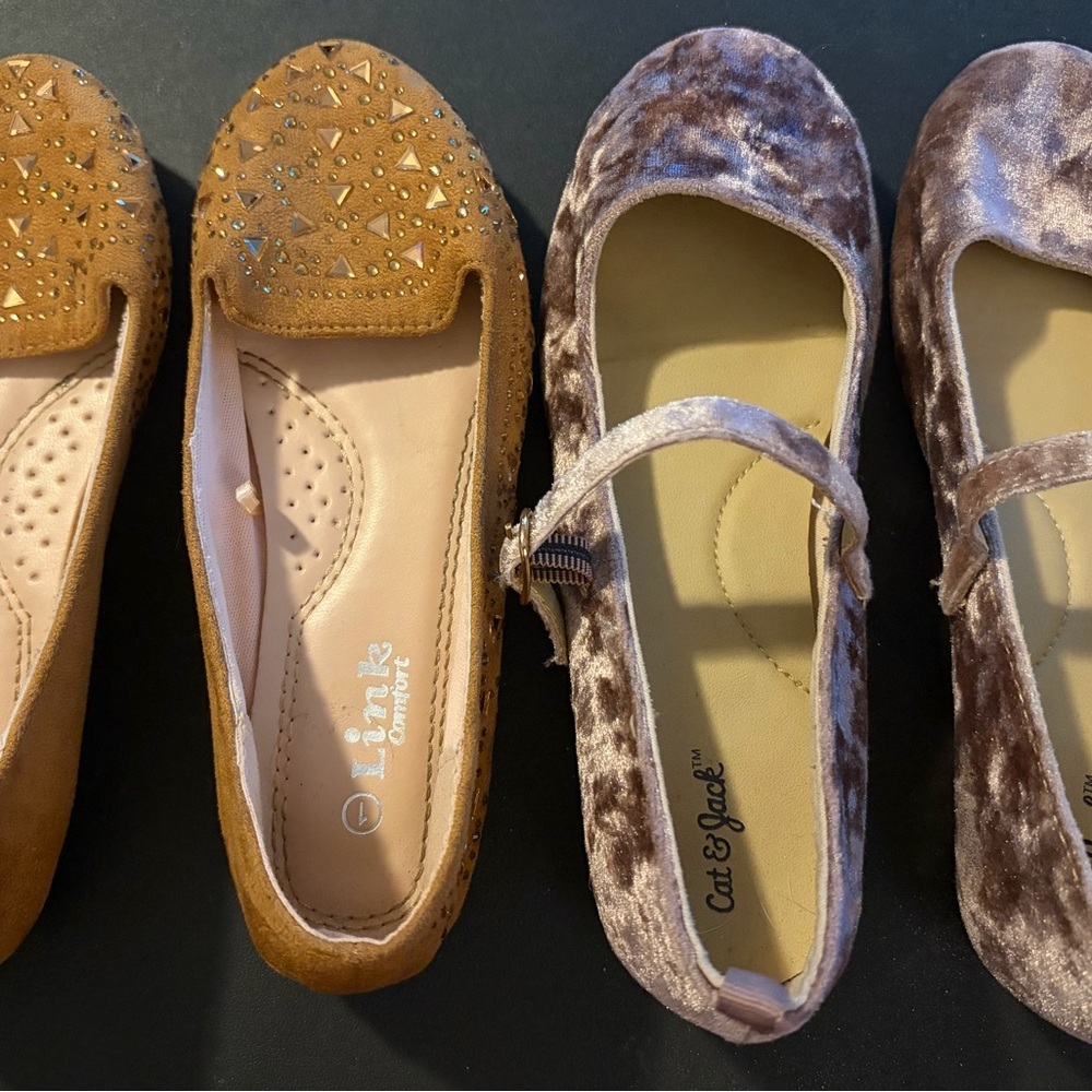 Bundle of Girls Flat Shoes Size 1 Cat & Jack and Link Comfort Tan and Pink